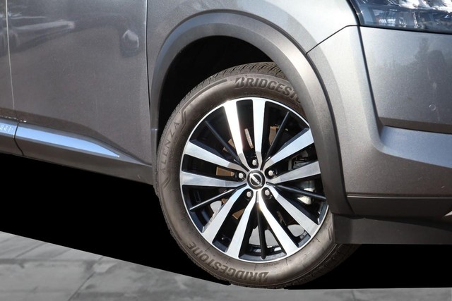 Nissan Pathfinder Vehicle Image 03