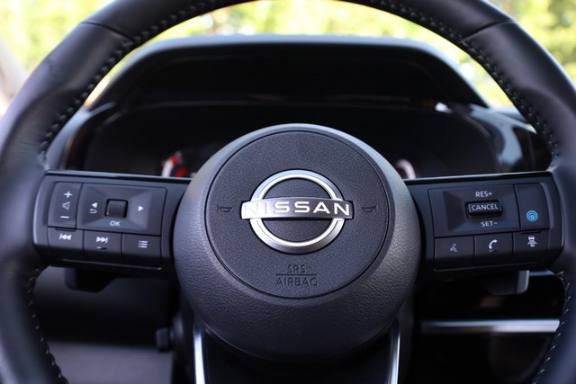 Nissan Pathfinder Vehicle Image 11