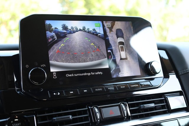 Nissan Pathfinder Vehicle Image 15