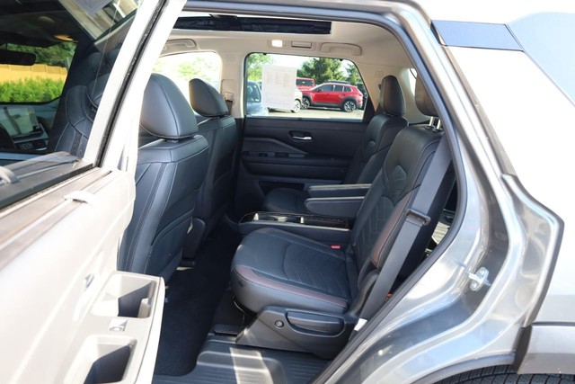 Nissan Pathfinder Vehicle Image 24