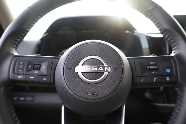 Nissan Pathfinder Vehicle Image 11