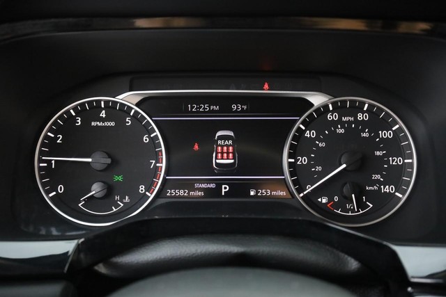 Nissan Pathfinder Vehicle Image 12