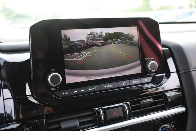 Nissan Pathfinder Vehicle Image 14