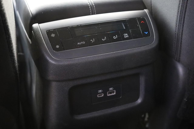 Nissan Pathfinder Vehicle Image 23