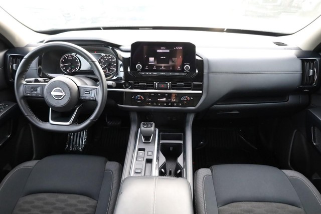 Nissan Pathfinder Vehicle Image 24
