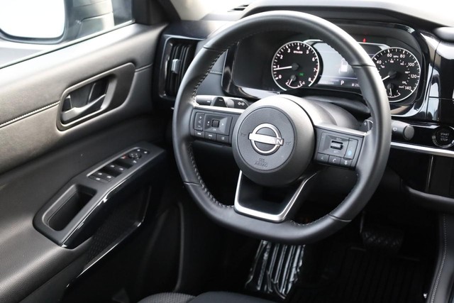 Nissan Pathfinder Vehicle Image 25