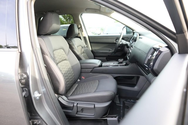 Nissan Pathfinder Vehicle Image 27