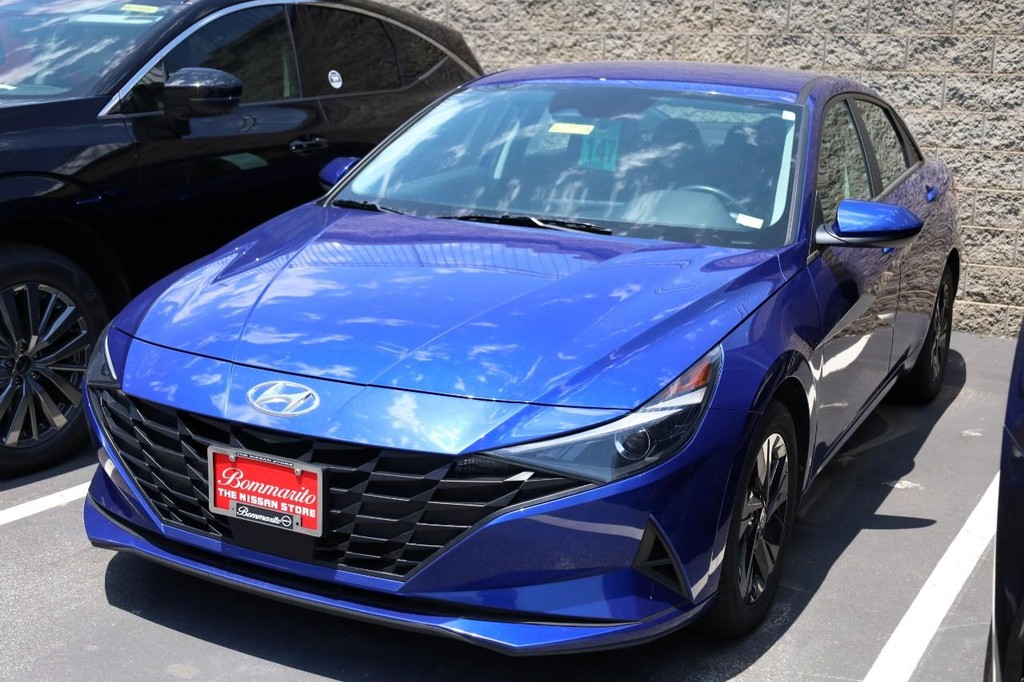 Hyundai Elantra Vehicle Full-screen Gallery Image 05