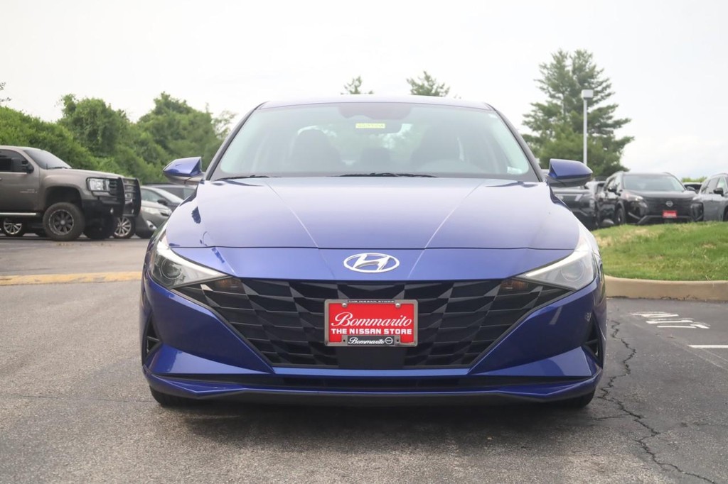 Hyundai Elantra Vehicle Full-screen Gallery Image 08