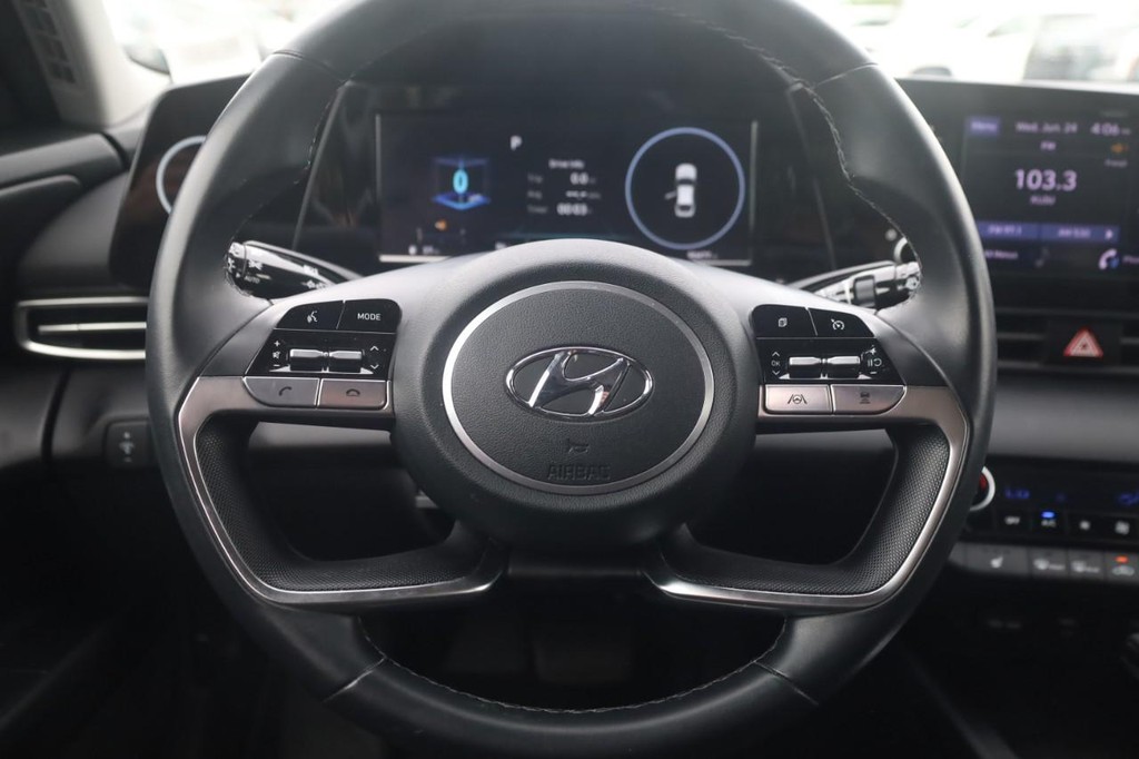 Hyundai Elantra Vehicle Full-screen Gallery Image 12