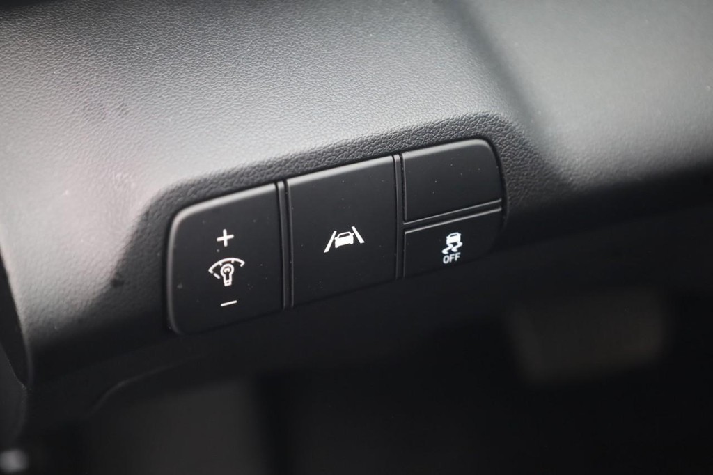 Hyundai Elantra Vehicle Full-screen Gallery Image 17