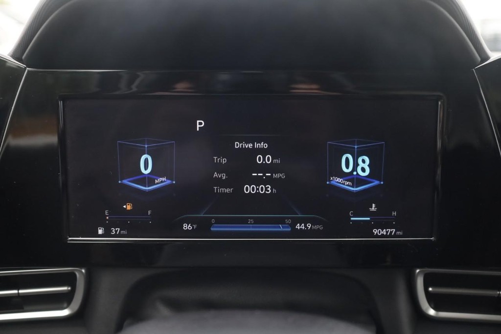 Hyundai Elantra Vehicle Full-screen Gallery Image 18