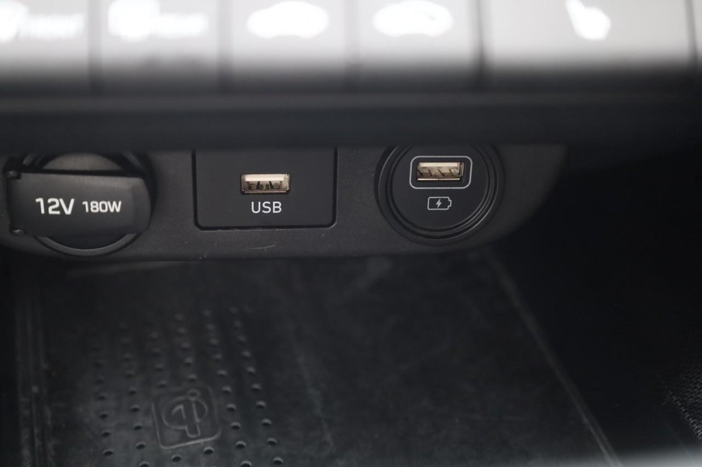 Hyundai Elantra Vehicle Full-screen Gallery Image 22