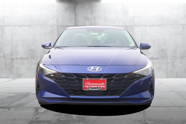Hyundai Elantra Vehicle Image 04