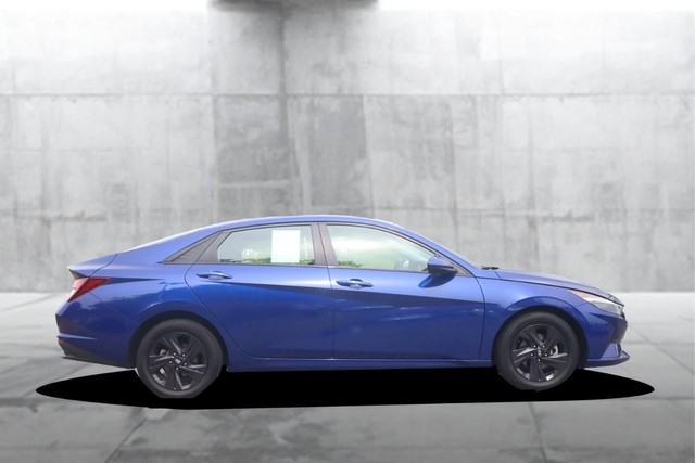 Hyundai Elantra Vehicle Image 05