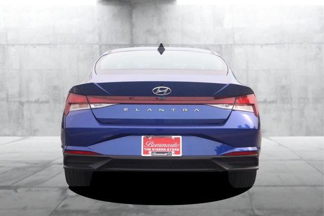 Hyundai Elantra Vehicle Image 06