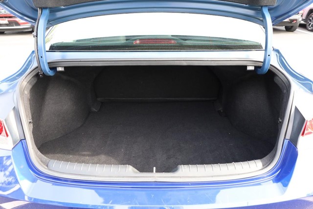 Hyundai Elantra Vehicle Image 07