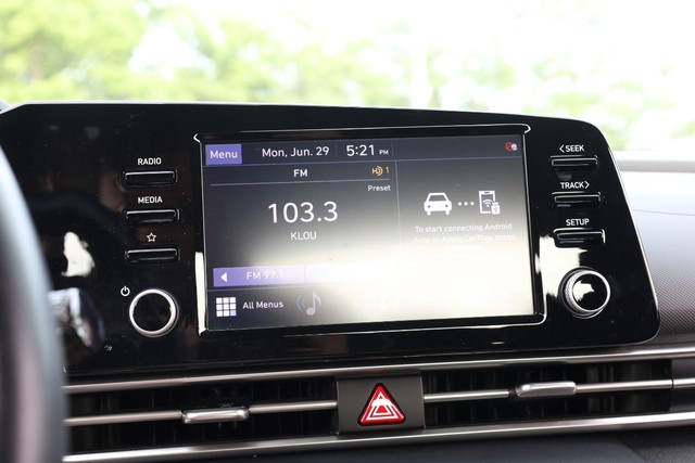 Hyundai Elantra Vehicle Image 11