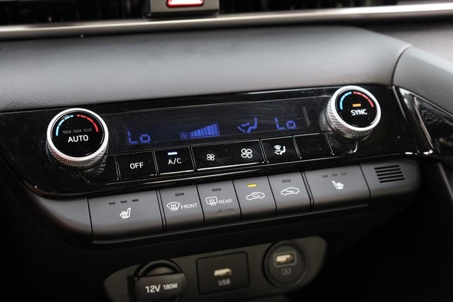 Hyundai Elantra Vehicle Image 13