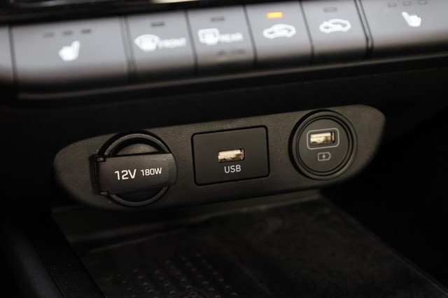 Hyundai Elantra Vehicle Image 14