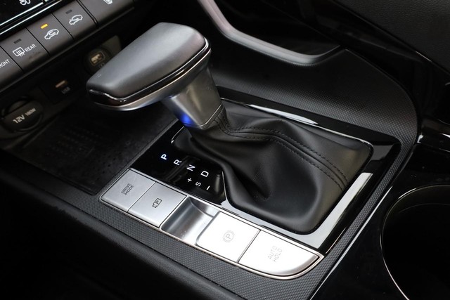 Hyundai Elantra Vehicle Image 15
