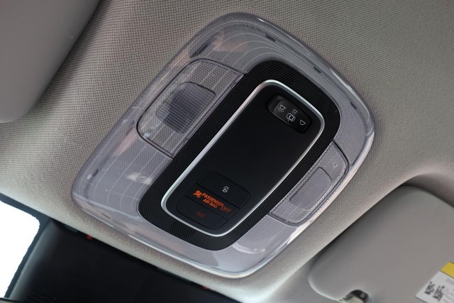 Hyundai Elantra Vehicle Image 16