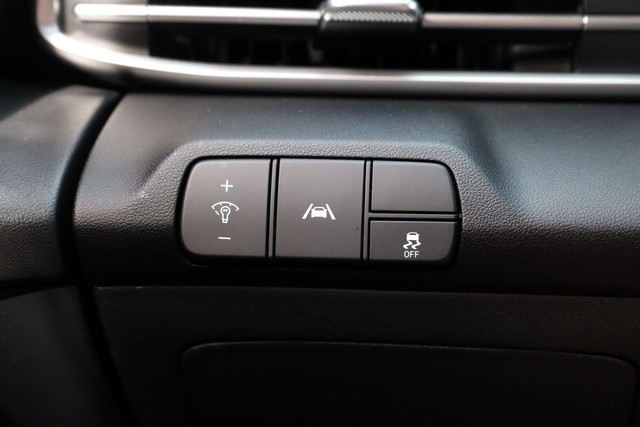 Hyundai Elantra Vehicle Image 18