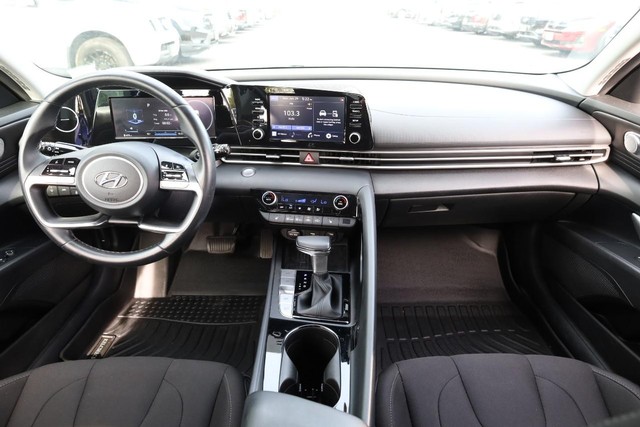Hyundai Elantra Vehicle Image 21