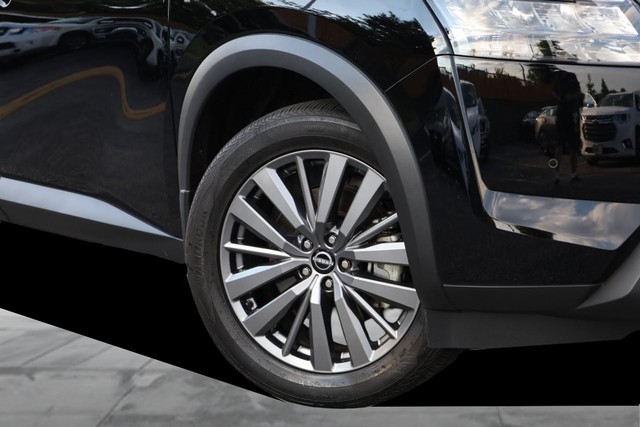 Nissan Pathfinder Vehicle Image 03