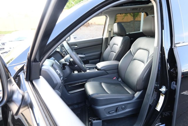 Nissan Pathfinder Vehicle Image 10