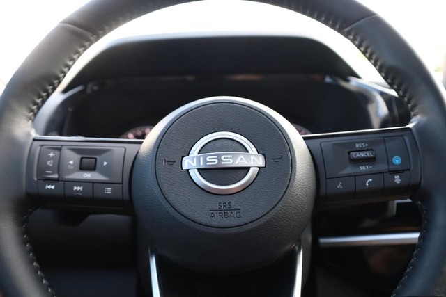 Nissan Pathfinder Vehicle Image 13