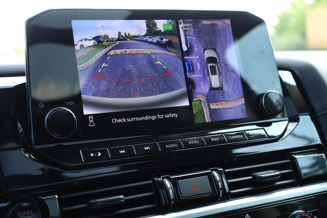 Nissan Pathfinder Vehicle Image 17