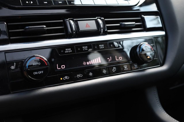 Nissan Pathfinder Vehicle Image 18