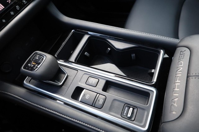 Nissan Pathfinder Vehicle Image 20