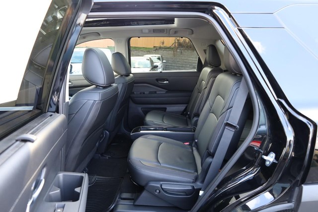 Nissan Pathfinder Vehicle Image 25