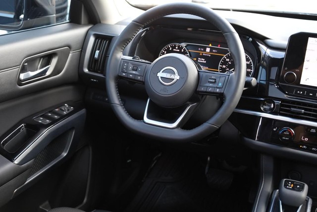 Nissan Pathfinder Vehicle Image 29