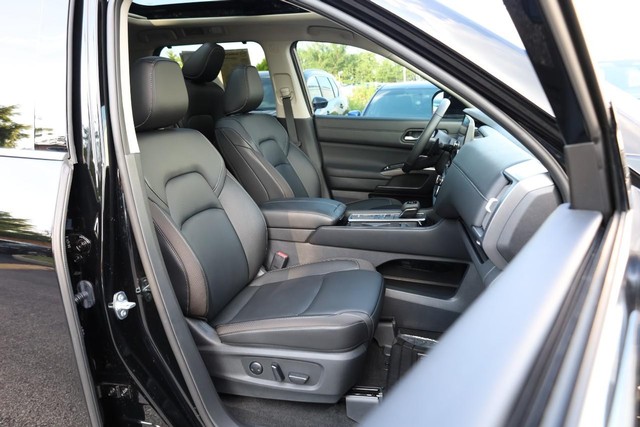 Nissan Pathfinder Vehicle Image 31