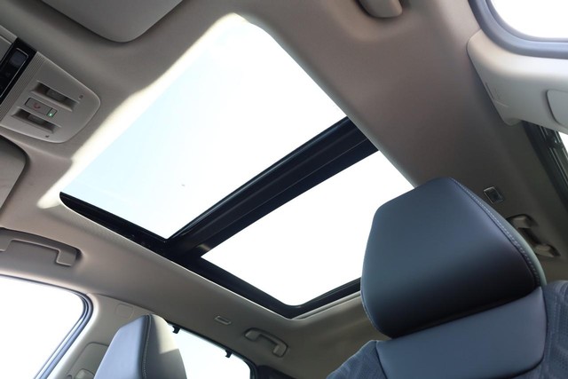 Nissan Murano Vehicle Full-screen Gallery Image 10