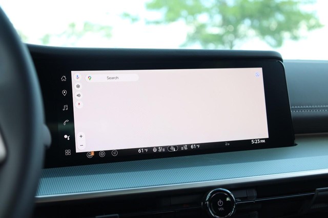 Nissan Murano Vehicle Full-screen Gallery Image 15