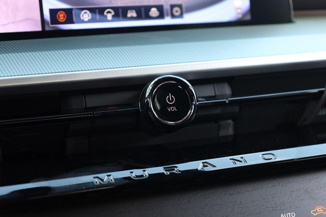 Nissan Murano Vehicle Full-screen Gallery Image 17