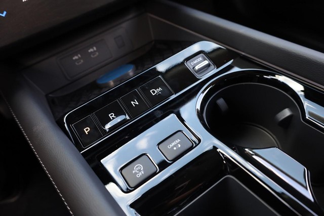 Nissan Murano Vehicle Full-screen Gallery Image 20