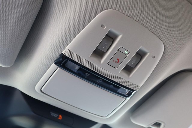 Nissan Murano Vehicle Full-screen Gallery Image 21