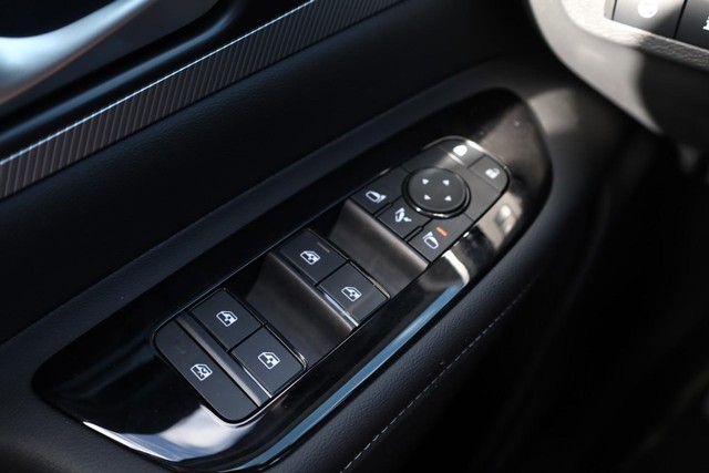 Nissan Murano Vehicle Full-screen Gallery Image 23