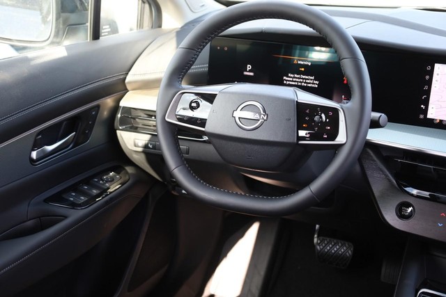Nissan Murano Vehicle Full-screen Gallery Image 31