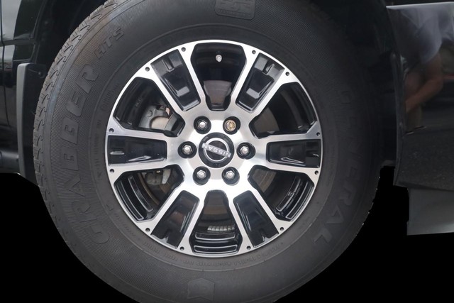 Nissan Titan Vehicle Image 03