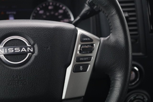 Nissan Titan Vehicle Image 09