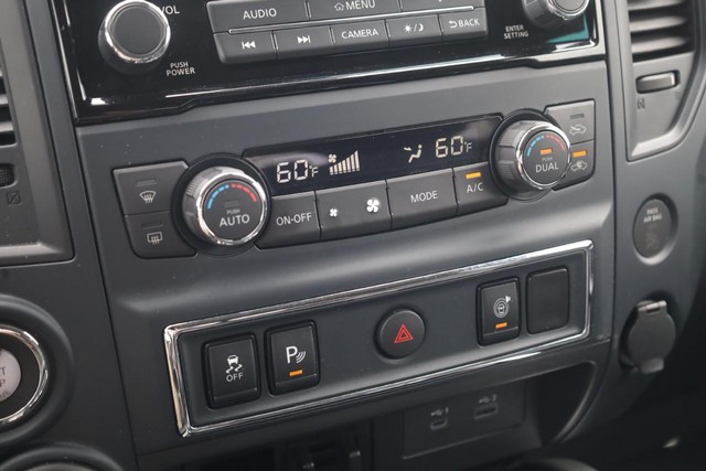 Nissan Titan Vehicle Image 17