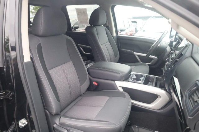 Nissan Titan Vehicle Image 21