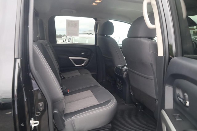 Nissan Titan Vehicle Image 22
