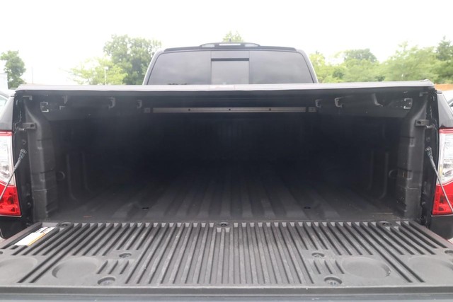 Nissan Titan Vehicle Image 23